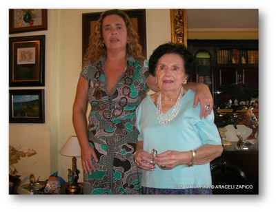 Con tía Fina.jpg Con tía Fina.jpg