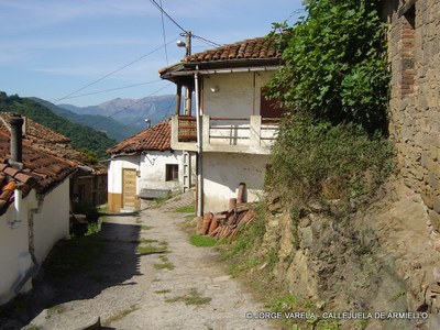 Armiello callejuela desde arriba.JPG