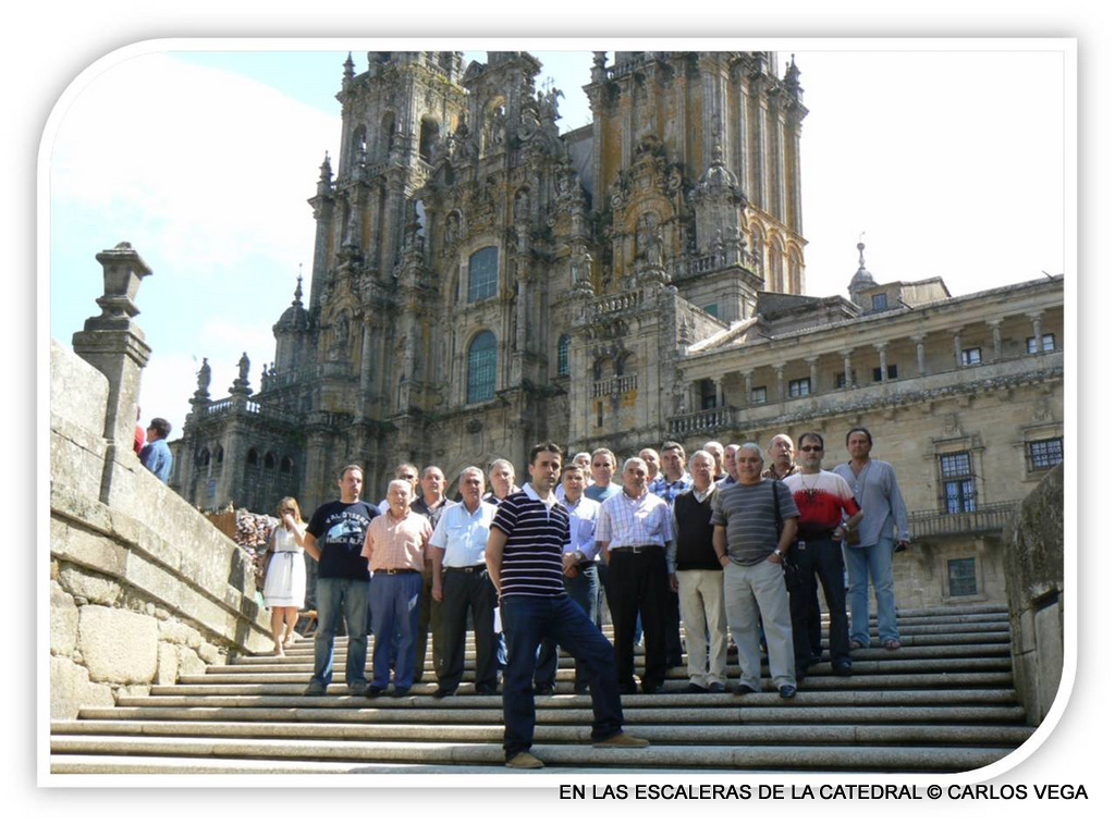 CORO ESCALERA OBRADOIRO3.jpg