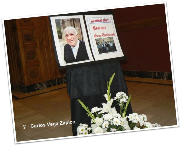 Homenaje al Hno Ginés - Foto Hno Ginés y flores.jpg