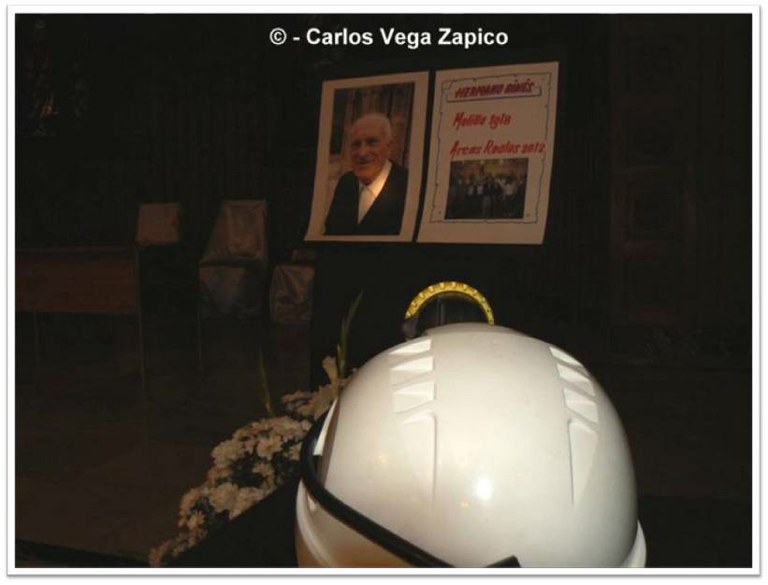 Homenaje al Hno Ginés - Casco iluminando foto.jpg