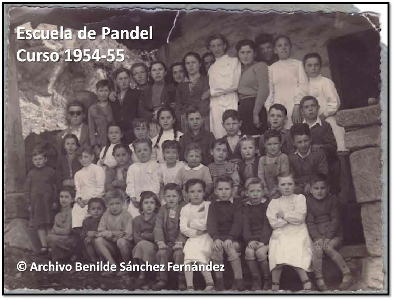 Escuela de Pandel.jpg