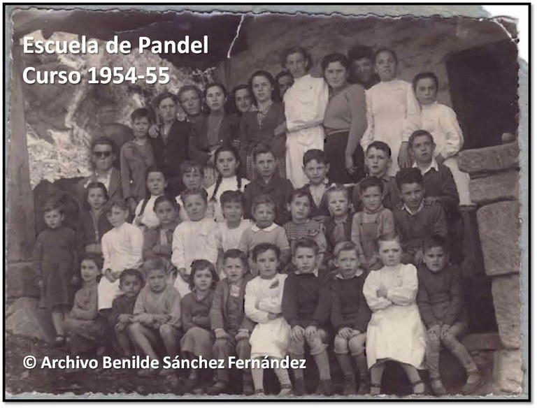 Escuela de Pandel.jpg Escuela de Pandel.jpg