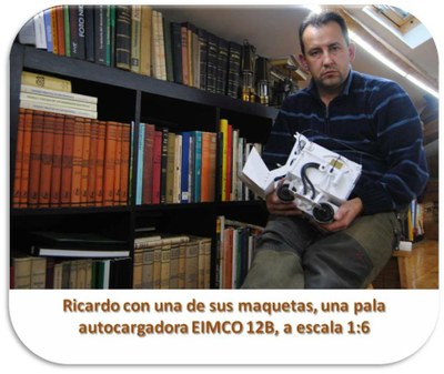 Ricardo con maqueta de pala.jpg