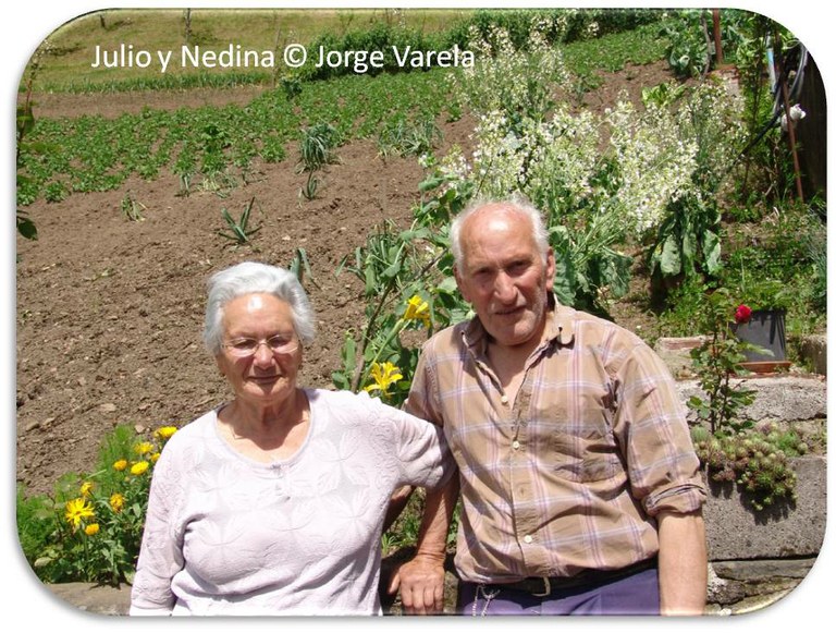 Julio y Nedina - huerta.jpg