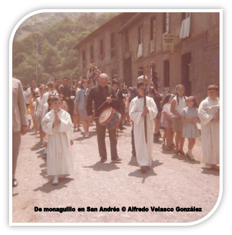 De monaguillo.jpg De monaguillo.jpg