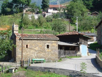  Enverniego capilla-horreo-1.JPG 