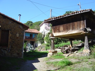  El Pedreru callejuela.JPG 