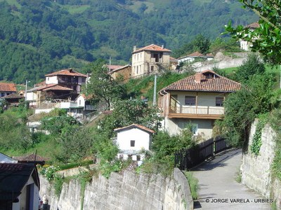  Urbiés desde la iglesia-1.JPG 