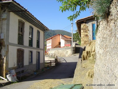  Urbiés lado iglesia-1.JPG 