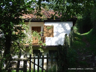  Artusu casa con portilla-1.JPG 